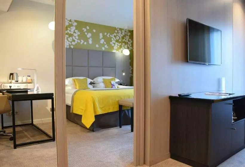 سوئیت با چشم‌انداز رودخانه, Crowne Plaza Lyon   Cité Internationale
