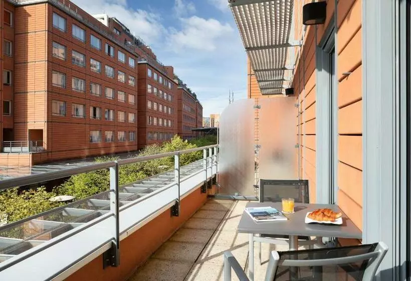 اتاق سوپریور با چشم‌انداز پارک, Crowne Plaza Lyon   Cité Internationale