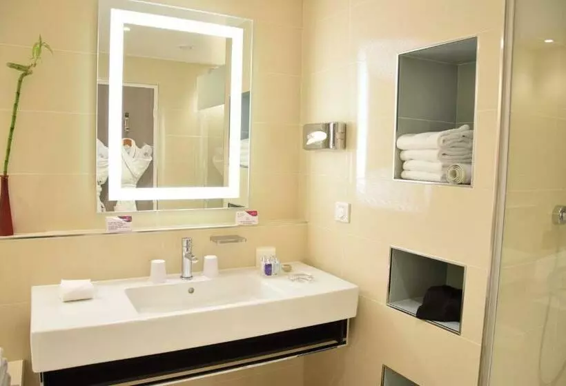 اتاق سوپریور با چشم‌انداز پارک, Crowne Plaza Lyon   Cité Internationale
