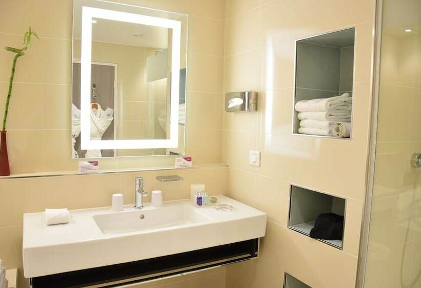 اتاق استاندارد با تخت دوبل و چشمانداز پارک, Crowne Plaza Lyon   Cité Internationale