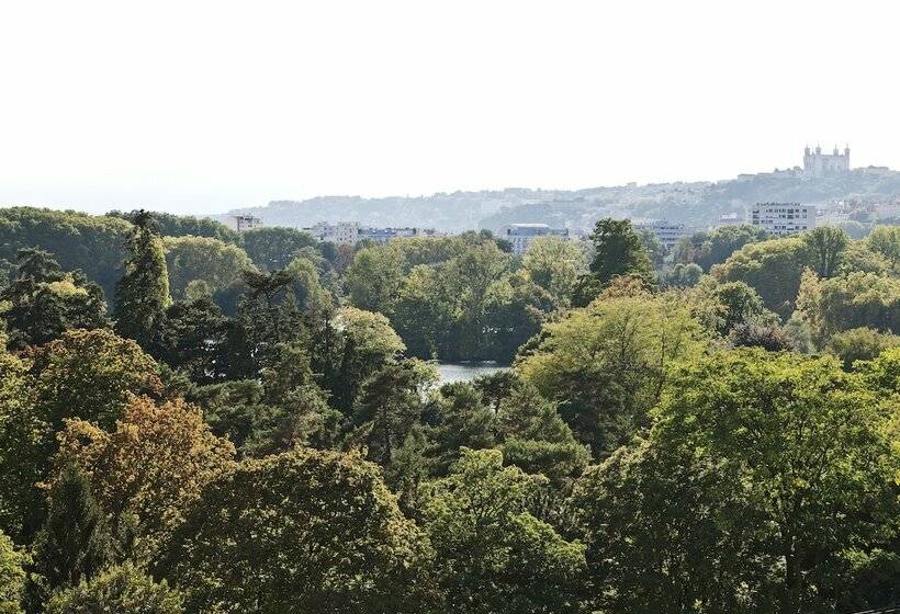 اتاق استاندارد با تخت دوبل و چشمانداز پارک, Crowne Plaza Lyon   Cité Internationale