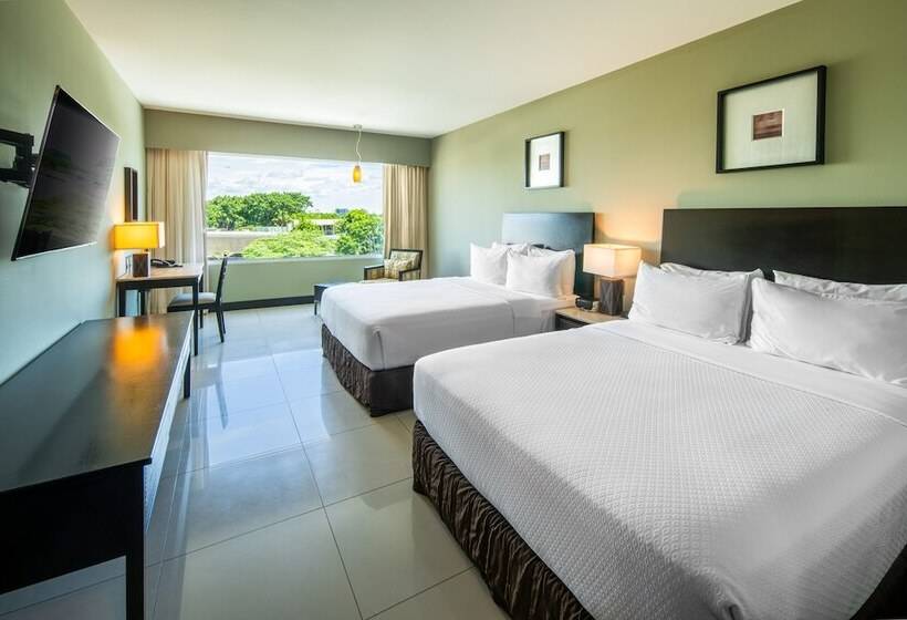 带2个双人床的标准工作室, Crowne Plaza Villahermosa, An Ihg