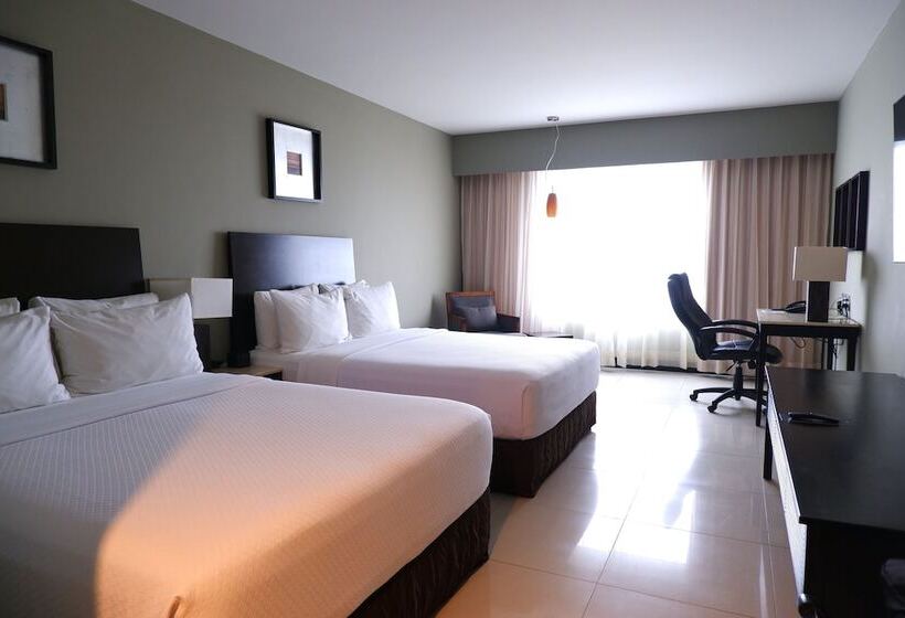 带2个双人床的标准工作室, Crowne Plaza Villahermosa, An Ihg