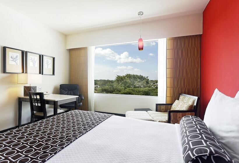 带2个双人床的标准工作室, Crowne Plaza Villahermosa, An Ihg