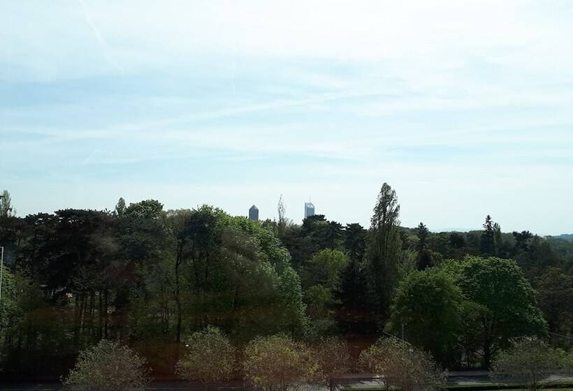 اتاق استاندارد با تخت دوبل و چشمانداز پارک, Crowne Plaza Lyon   Cité Internationale