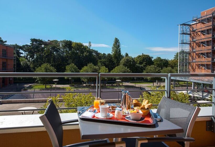스탠다드 룸 더블 침대 공원 전망, Crowne Plaza Lyon   Cité Internationale