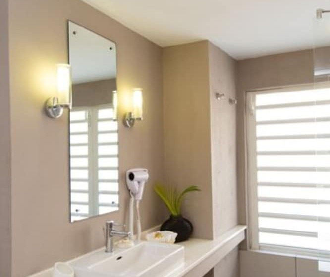 Familie Værelse, Friday Attitude