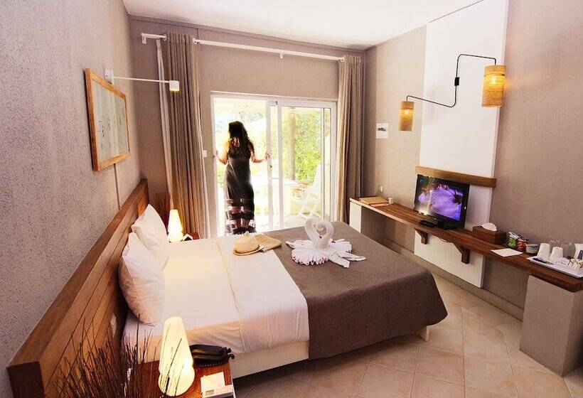 Standard Værelse, Friday Attitude