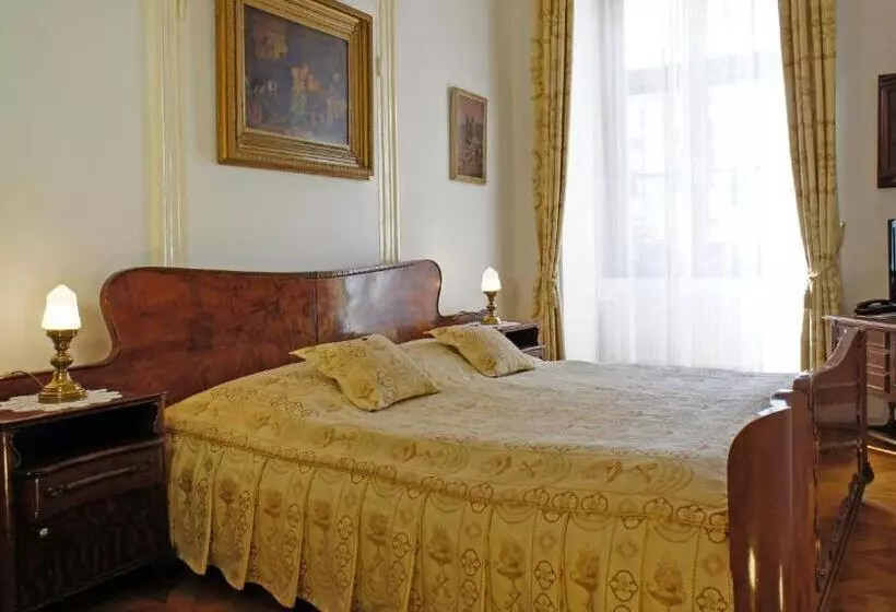 اتاق لوکس با چشم‌انداز, Grand Hotel Praha