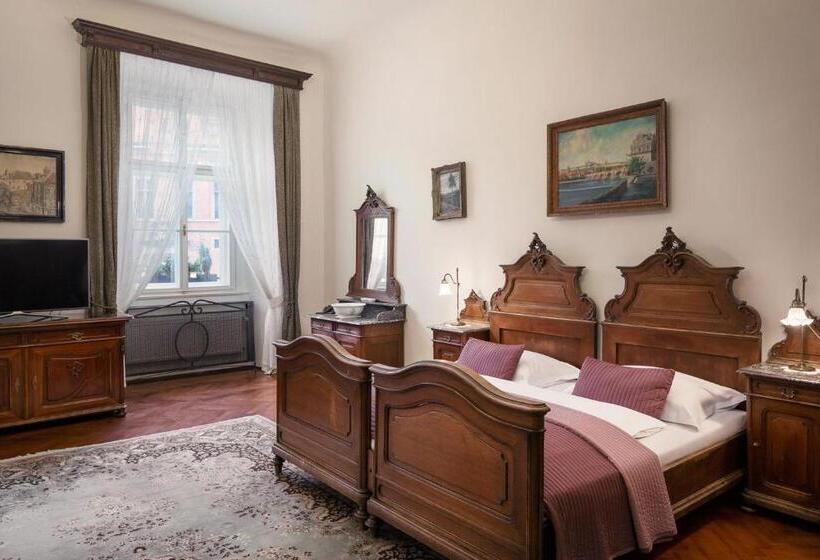 اتاق لوکس با چشم‌انداز, Grand Hotel Praha