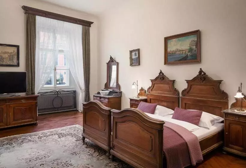 اتاق لوکس با چشم‌انداز, Grand Hotel Praha