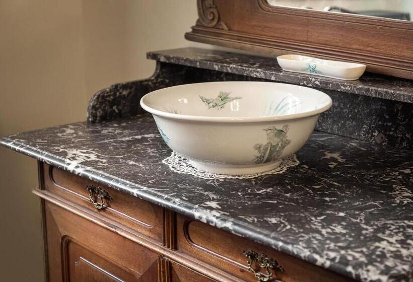 اتاق لوکس با چشم‌انداز, Grand Hotel Praha