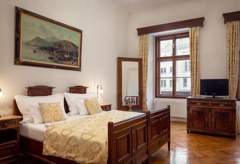 اتاق لوکس با چشم‌انداز, Grand Hotel Praha