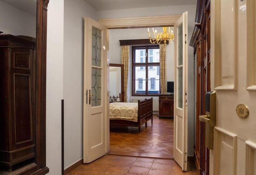 اتاق لوکس با چشم‌انداز, Grand Hotel Praha