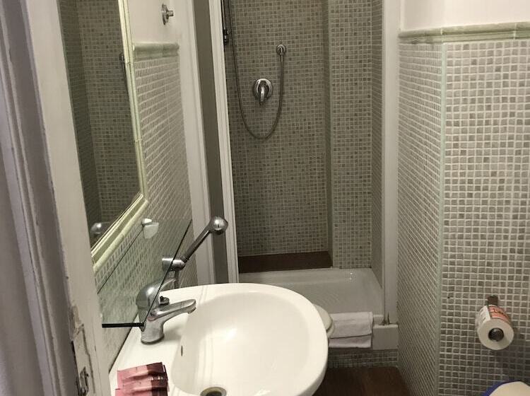 اتاق استاندارد سه نفره, Lodi