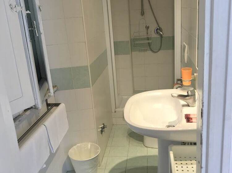 اتاق استاندارد چهار تخته, Lodi