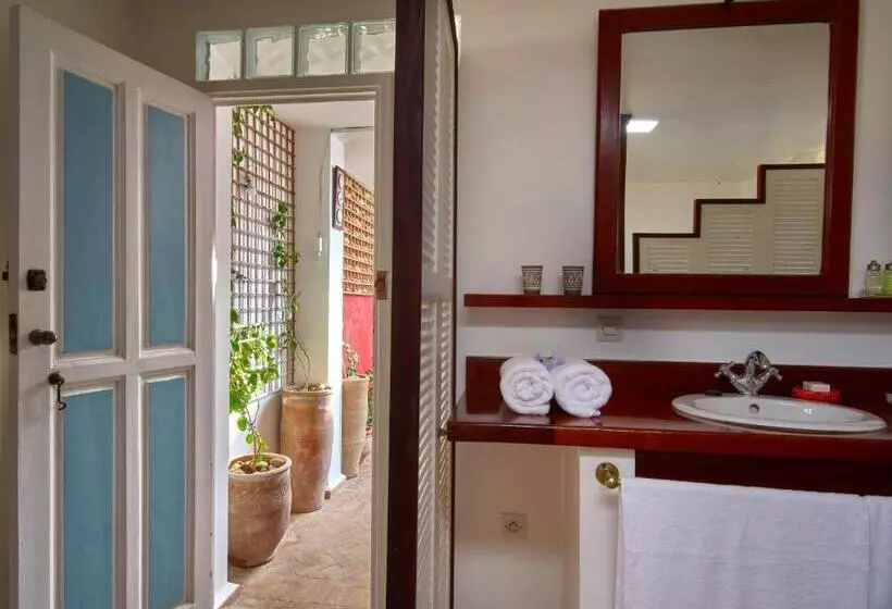 اتاق استاندارد یک نفره, Ryad Watier & Spa