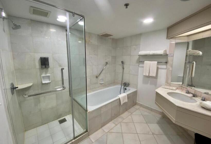 جناح جونيور, Sabah Hotel Sandakan