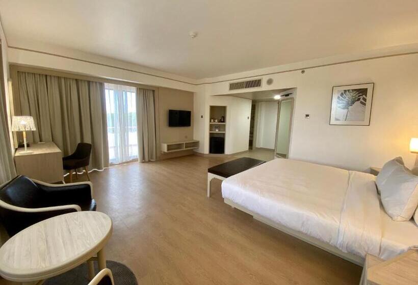 جناح جونيور, Sabah Hotel Sandakan