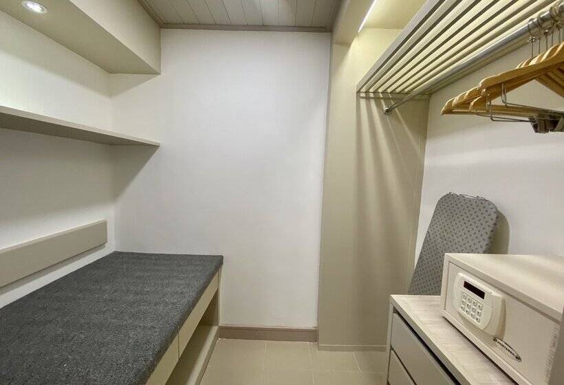 جناح جونيور, Sabah Hotel Sandakan