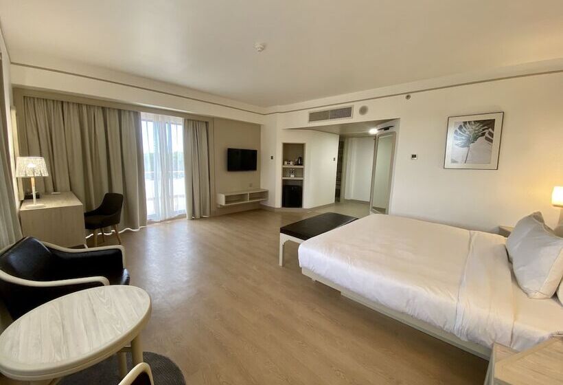 جناح جونيور, Sabah Hotel Sandakan