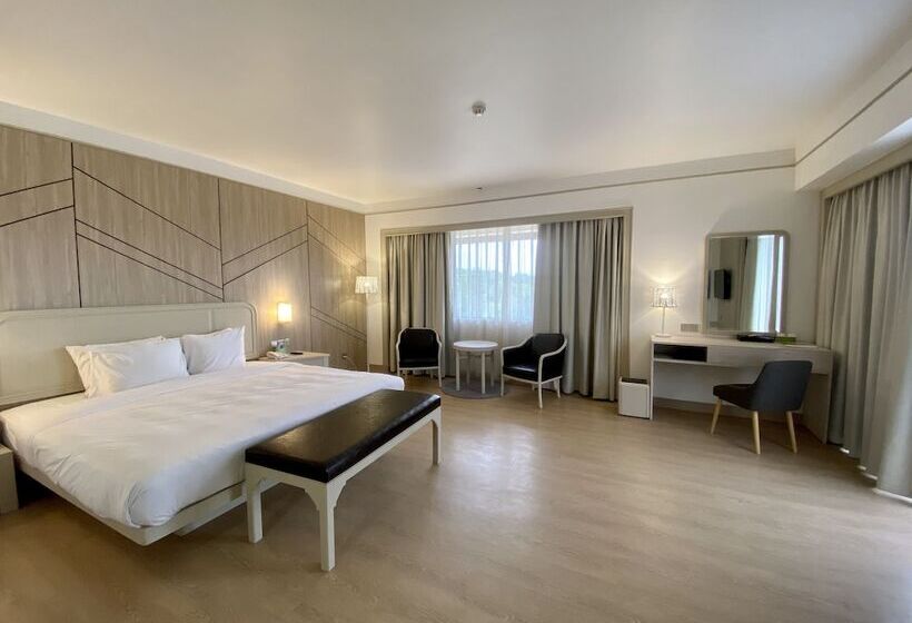 جناح جونيور, Sabah Hotel Sandakan