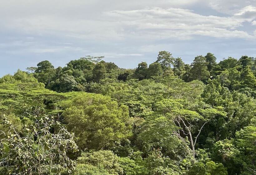 جناح إدارى, Sabah Hotel Sandakan