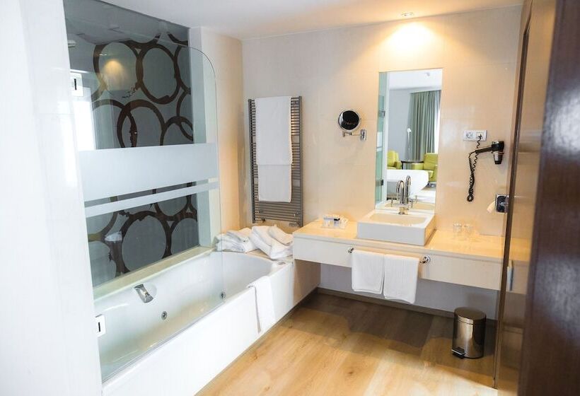 جناح جونيور, Veracruz Plaza & Spa