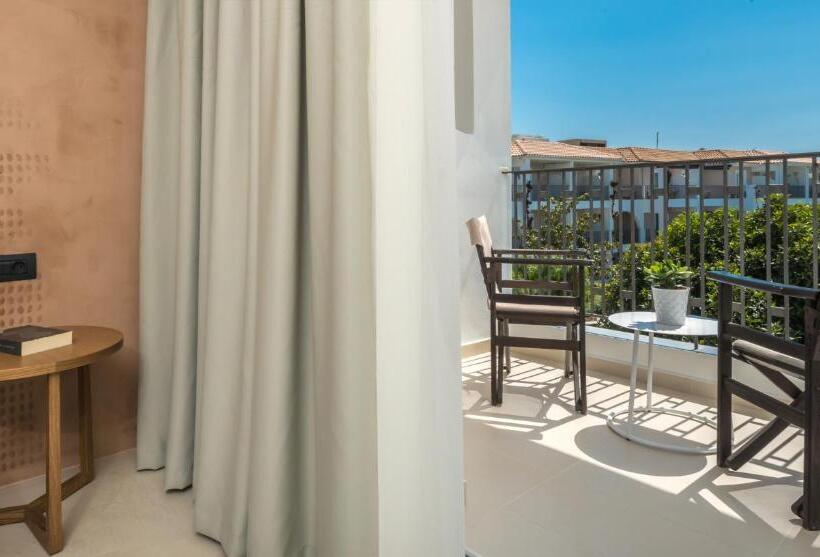 اتاق استاندارد, Bitzaro Grande Hotel & Suites