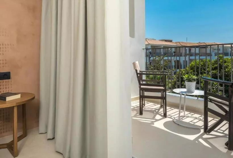 اتاق استاندارد, Bitzaro Grande Hotel & Suites