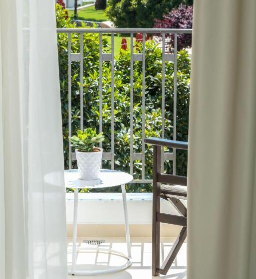 اتاق استاندارد, Bitzaro Grande Hotel & Suites