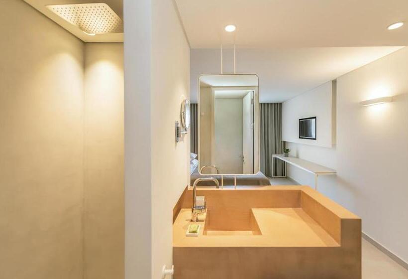 اتاق استاندارد, Bitzaro Grande Hotel & Suites