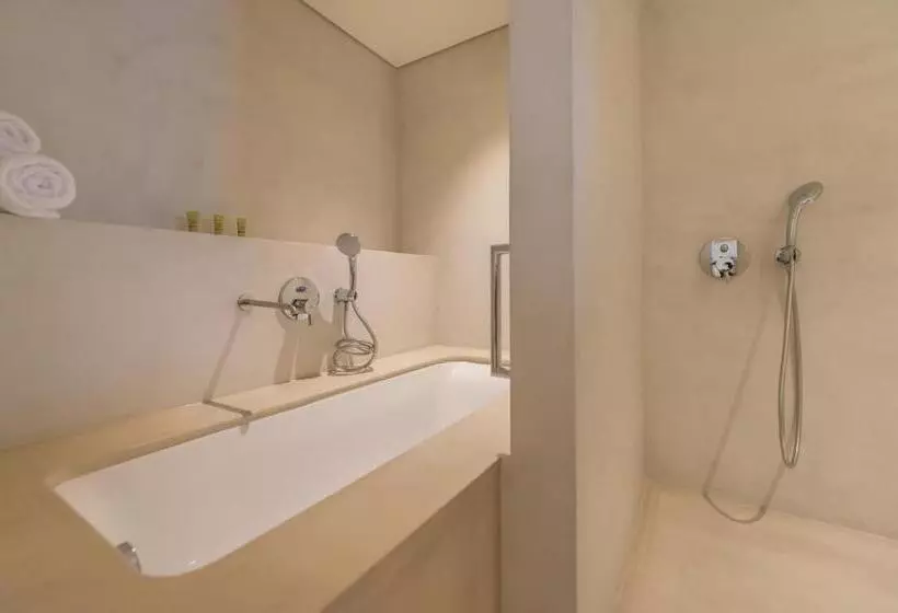 سوییت, Bitzaro Grande Hotel & Suites