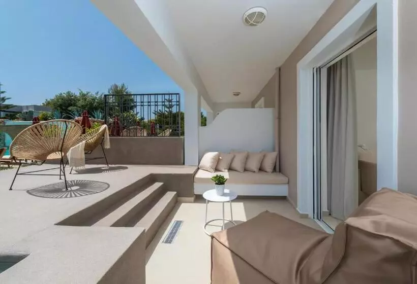 سوییت با استخر, Bitzaro Grande Hotel & Suites