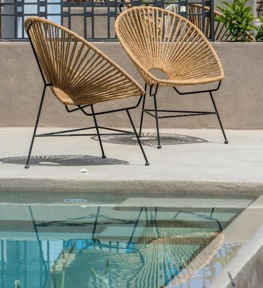 سوییت با استخر, Bitzaro Grande Hotel & Suites