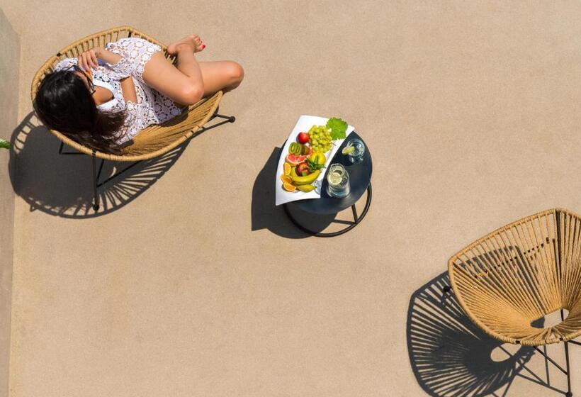 سوییت با استخر, Bitzaro Grande Hotel & Suites