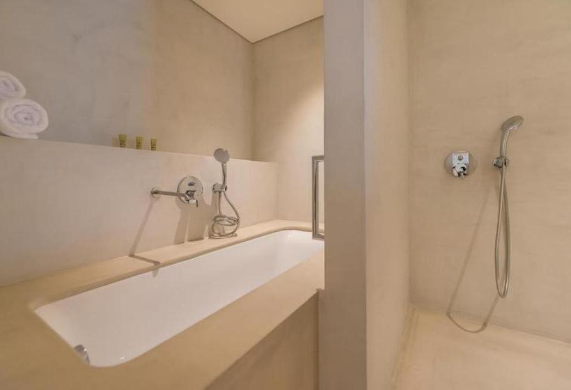 سوییت با استخر, Bitzaro Grande Hotel & Suites