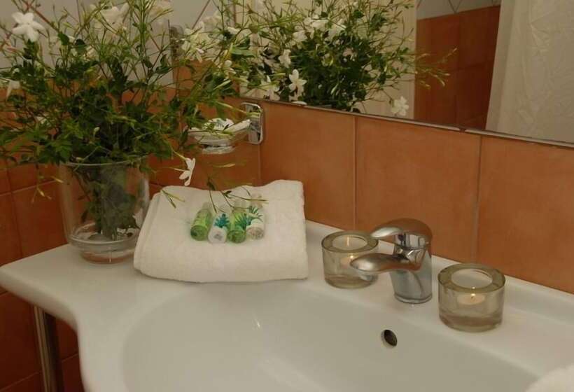 اتاق استاندارد, Bitzaro Grande Hotel & Suites