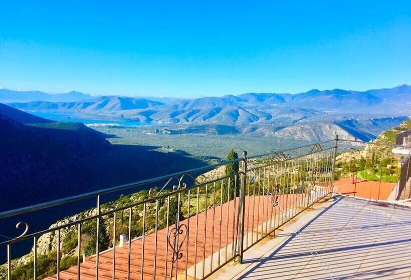 חדר סטנדרט לארבעה, Delphi Aiolos Center Hotel Panoramic View&yoga Harmony Hotel&rooms