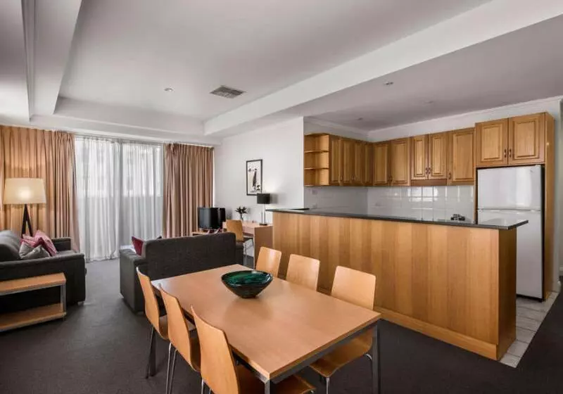 ３ベッドルームアパートメント, Franklin Apartments