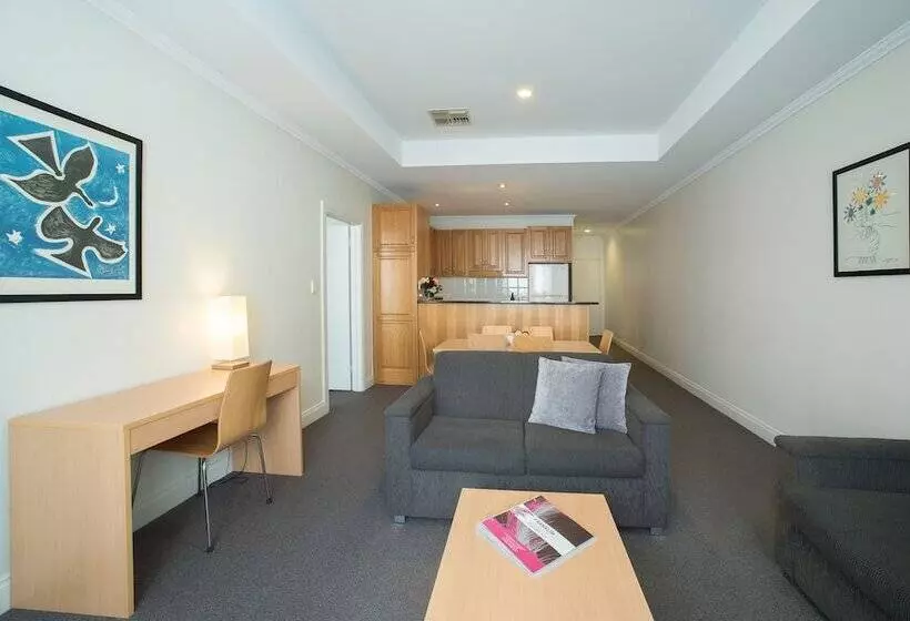 ３ベッドルームアパートメント, Franklin Apartments