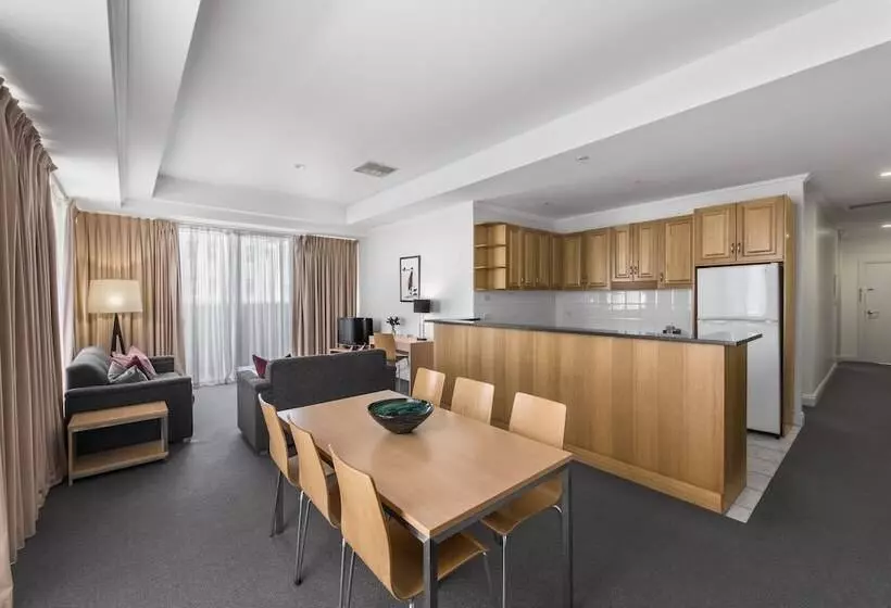 ３ベッドルームアパートメント, Franklin Apartments