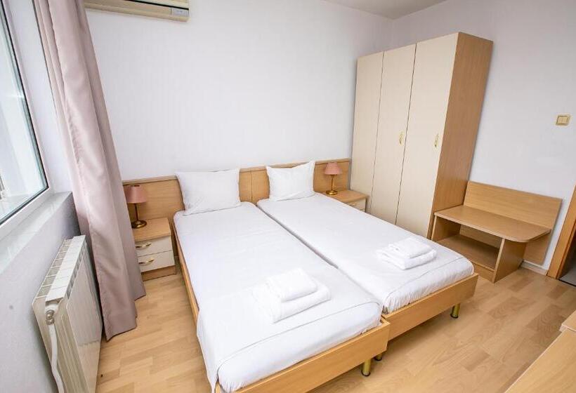 스탠다드 발코니 룸, Astra