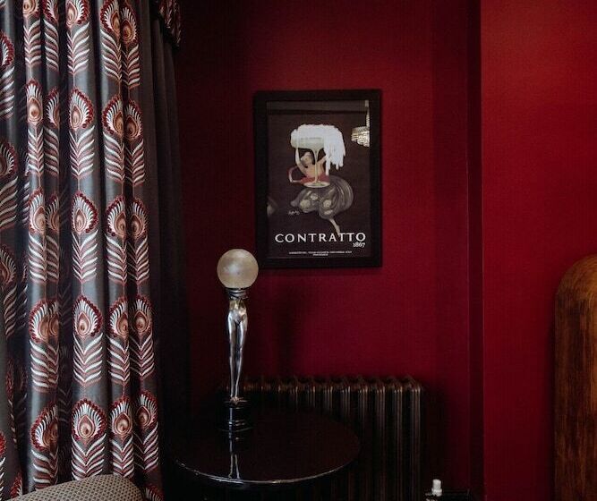 Номер Стандарт, Blanch House