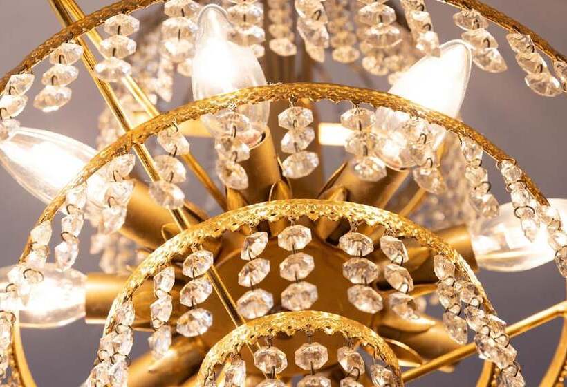 Номер Стандарт, Blanch House