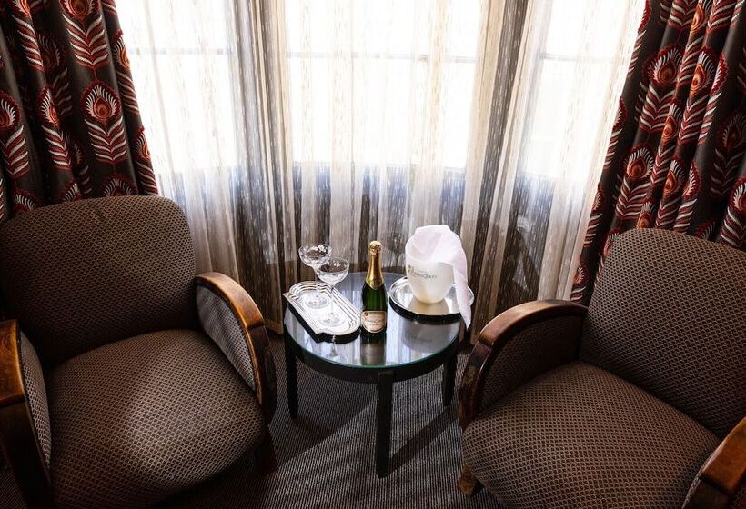 Номер Стандарт, Blanch House