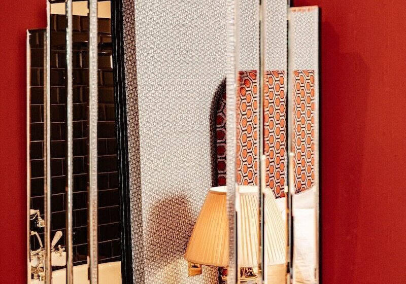 Номер Стандарт, Blanch House