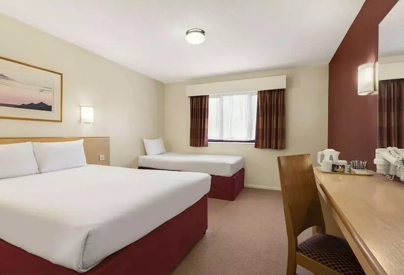 Standard-huone, Days Inn Hotel Warwick South   Southbound M40