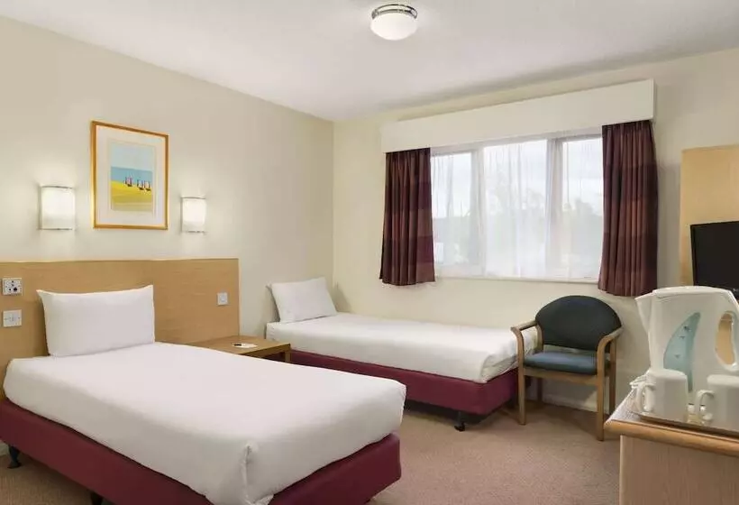 Perhehuone, Days Inn Hotel Warwick South   Southbound M40