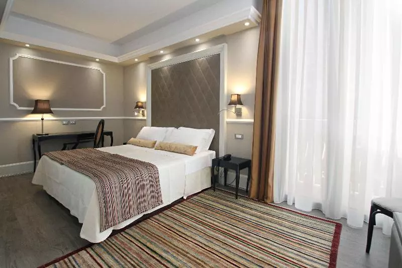 Perhehuone, Days Inn Hotel Warwick South   Southbound M40